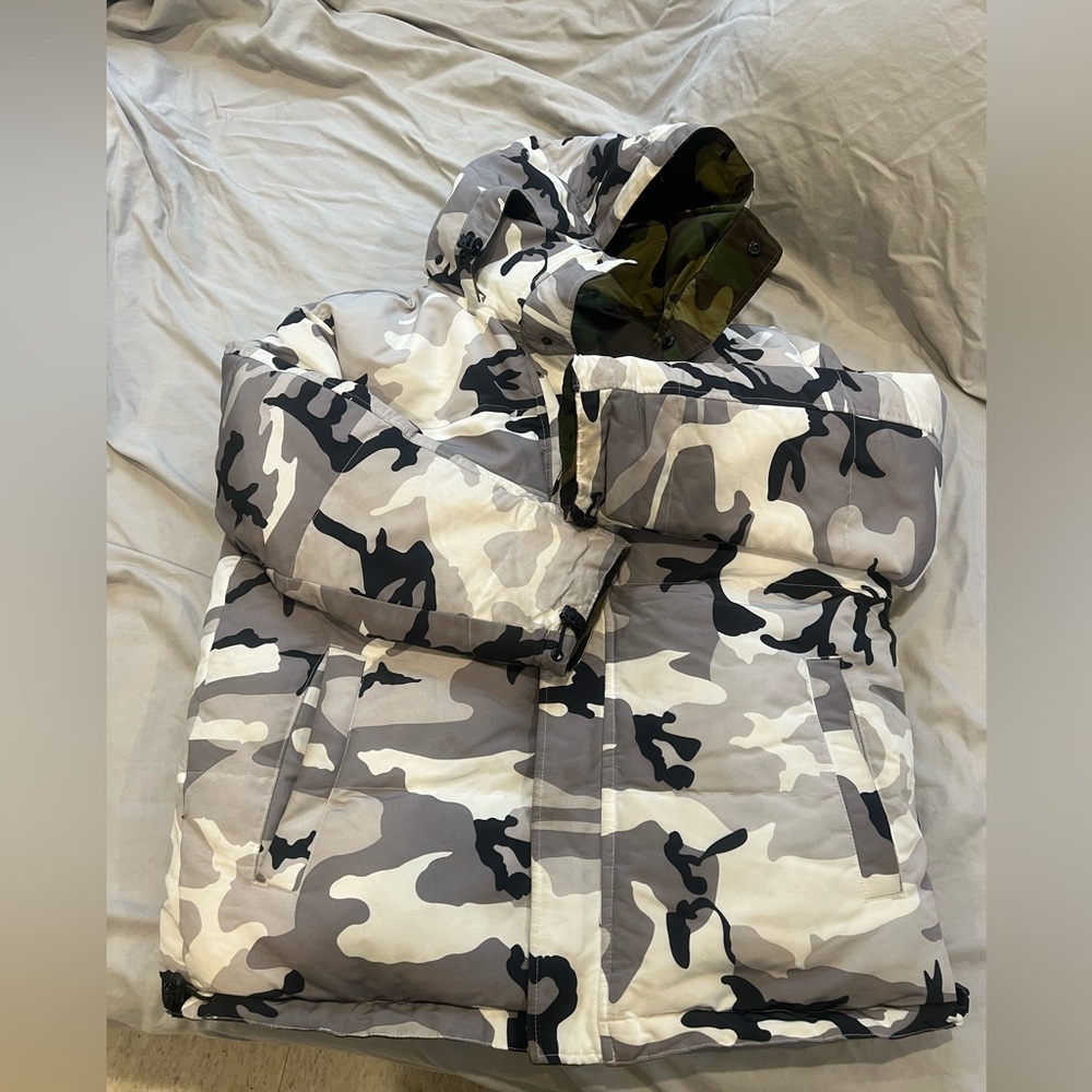 Vetements/Canada Goose Reversible Down Jacket, L. Reversible, shows wear.